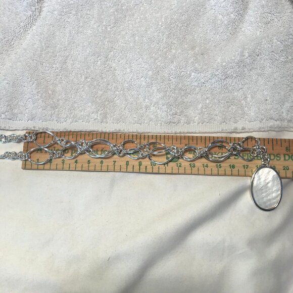 Avon 2005 Mother of Pearl Disk Necklace and Earring Giftset - Picture 9 of 12